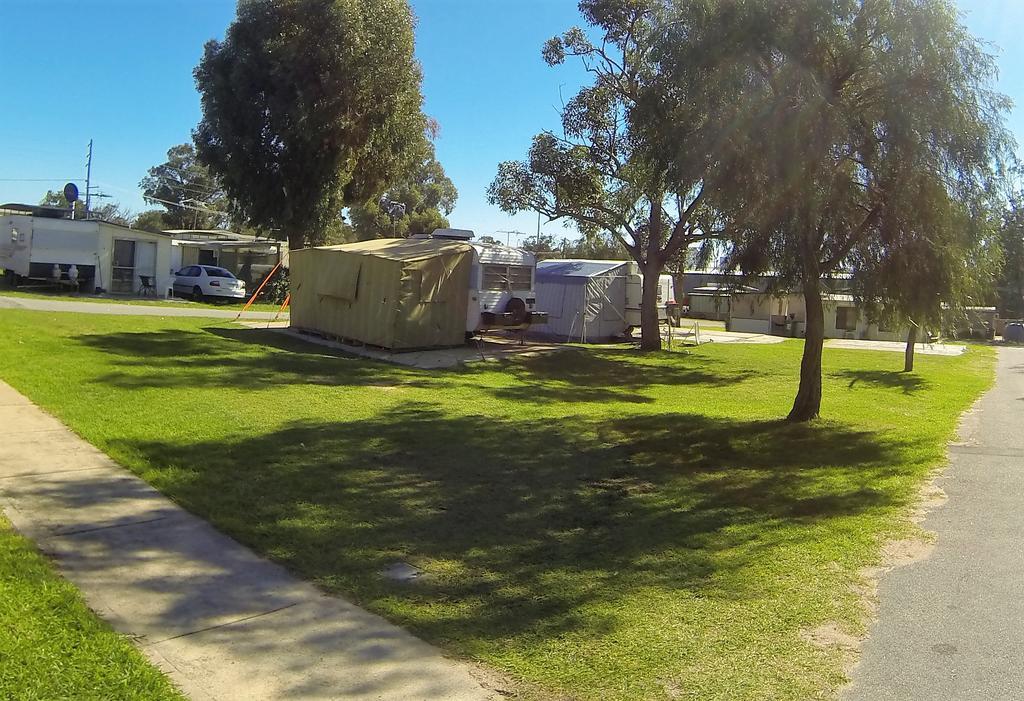 Twin Waters Caravan Park Dawesville Exterior photo